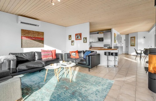 Pøt Strandby House | Nice home in Juelsminde with sauna