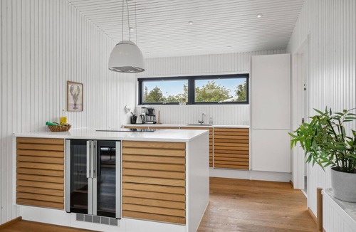 Juelsminde House | Nice home in Juelsminde with kitchen