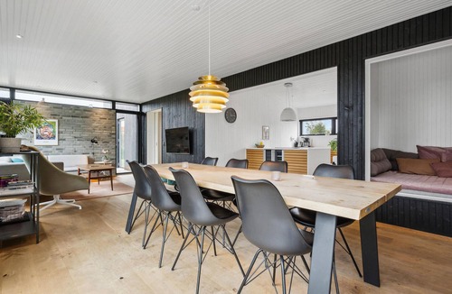 Juelsminde House | Nice home in Juelsminde with kitchen