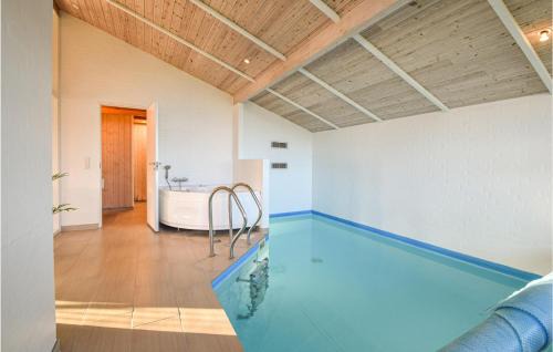 Pøt Strandby House | Nice Home In Juelsminde With Sauna