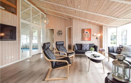 Pøt Strandby House | Nice Home In Juelsminde With Sauna