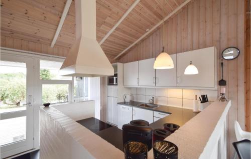 Pøt Strandby House | Nice Home In Juelsminde With Sauna