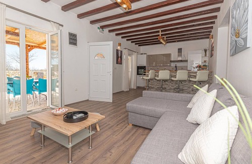 Drnis House | Nice home in Kaocine - Miljevci