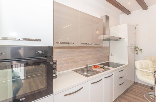 Drnis House | Nice home in Kaocine - Miljevci