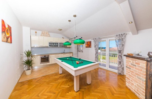 Kastel Luksic House | Nice home in Kastel Luksic with sauna