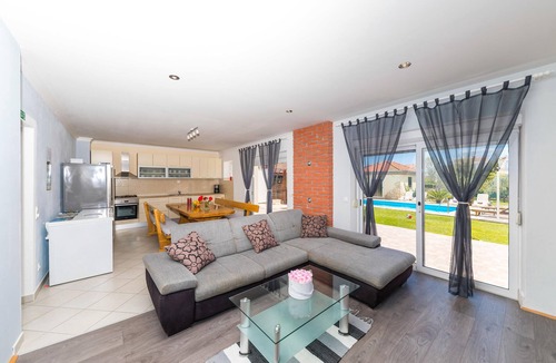 Kastel Luksic House | Nice home in Kastel Luksic with sauna