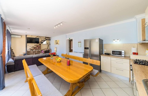 Kastel Luksic House | Nice home in Kastel Luksic with sauna