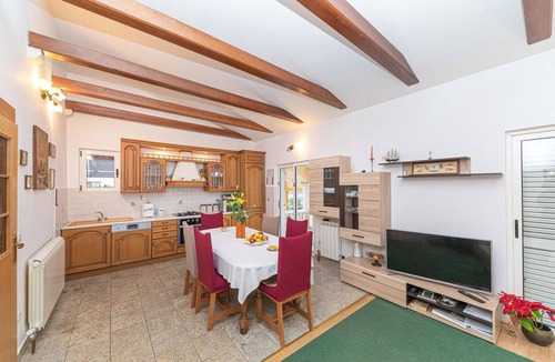 Rudine House | Nice home in Kastel Novi with sauna