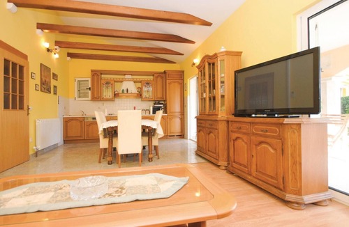 Rudine House | Nice home in Kastel Novi with sauna