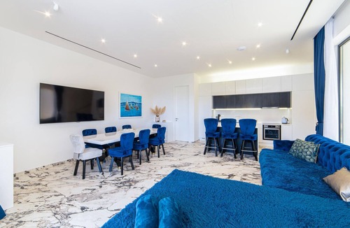Komarna House | Nice home in Komarna with heated swimming pool