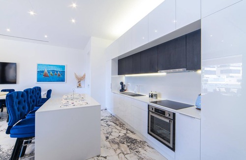 Komarna House | Nice home in Komarna with heated swimming pool