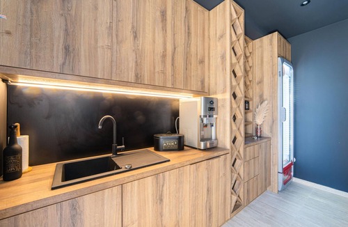 Komarna House | Nice home in Komarna with heated swimming pool