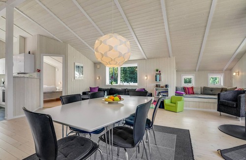 Trend House | Nice home in Løgstør with WiFi