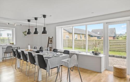 Logstor House | Nice Home In Løgstør With House Sea View