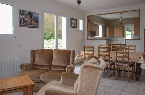 Lezardrieux House | Nice home in Lanmodez with kitchen
