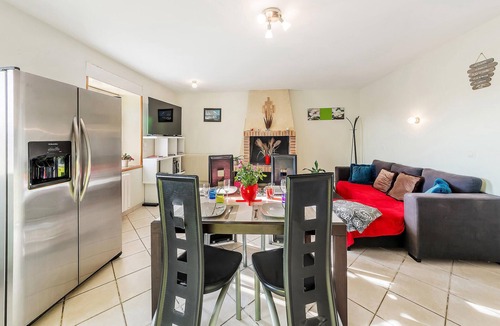 Le Ferre House | Nice home in Le Ferré with WiFi