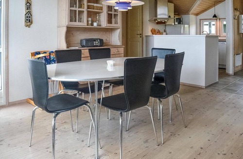 Lemvig House | Nice home in Lemvig with kitchen