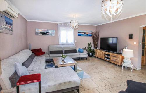 Font d'Irac House | Nice Home In Les Angles With Wifi