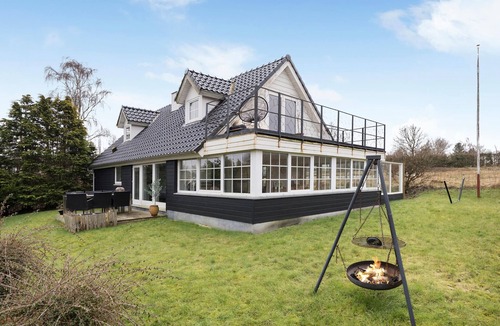 Hjarbæk House | Nice home in Løgstrup with WiFi