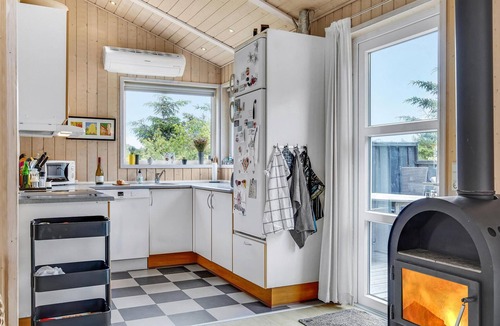 Grønhøj House | Nice home in Løkken with sauna