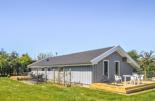 Grønhøj House | Nice home in Løkken with kitchen