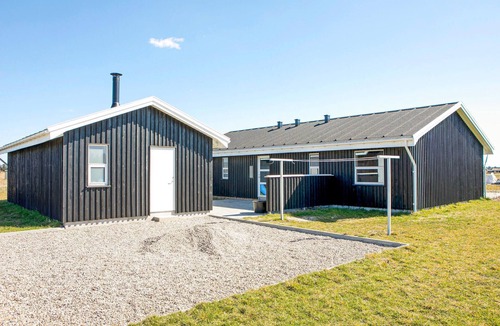 Grønhøj House | Nice home in Løkken with sauna