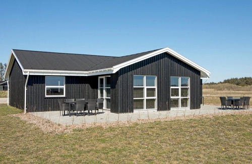 Grønhøj House | Nice home in Løkken with sauna