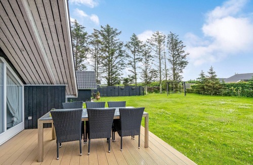 Grønhøj House | Nice home in Løkken with kitchen