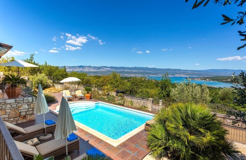 Dobrinj House | Nice home in Malinska