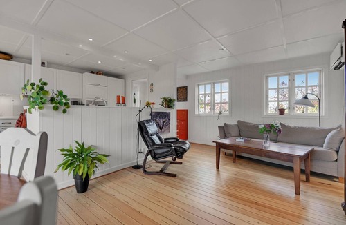 Ajstrup House | Nice home in Malling with kitchen
