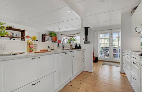Ajstrup House | Nice home in Malling with kitchen