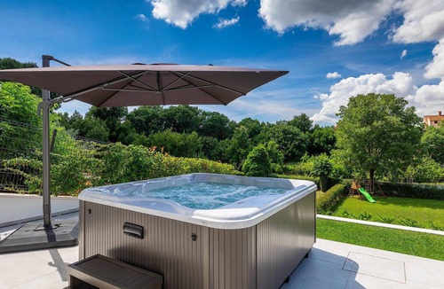 Muntic House | Nice home in Marcana with sauna