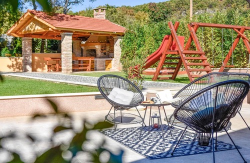 Lovrec House | Nice home in Medov Dolac with sauna