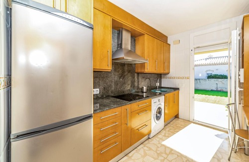 Costa del Zefir House | Nice home in MIAMI PLATJA with kitchen