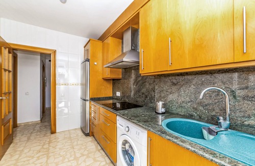 Costa del Zefir House | Nice home in MIAMI PLATJA with kitchen