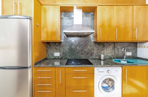 Costa del Zefir House | Nice home in MIAMI PLATJA with kitchen