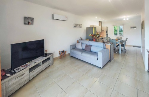 Salleles-d'Aude House | Nice home in Mirepeisset with WiFi