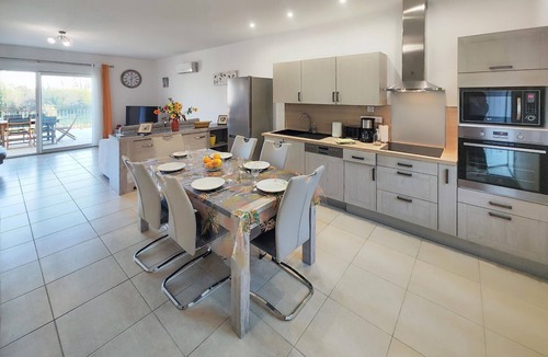 Salleles-d'Aude House | Nice home in Mirepeisset with WiFi