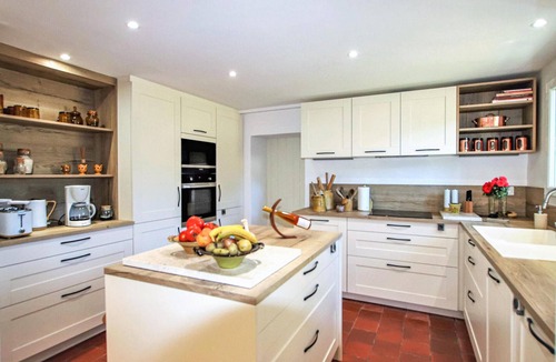 Mondragon House | Nice home in Mondragon with WiFi