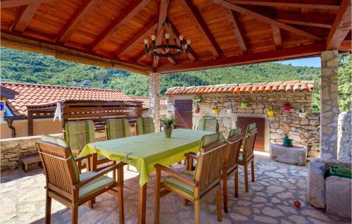 Golovik House | Nice Home In Moscenicka Draga