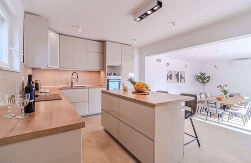 Nerezise House | Nice home in Nerezisca