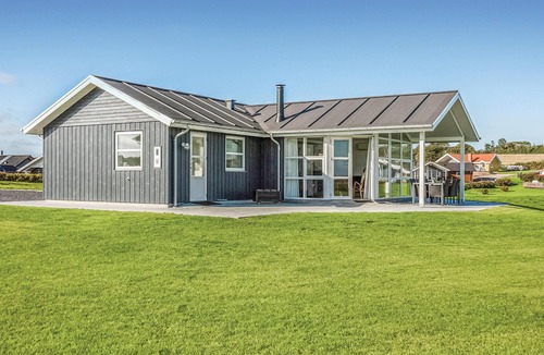 Nordborg House | Nice home in Nordborg with kitchen