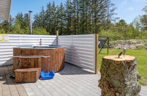 Houstrup House | Nice home in Nørre Nebel with kitchen