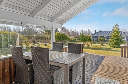 Hoensinge House | Nice home in Nykøbing Sj with kitchen