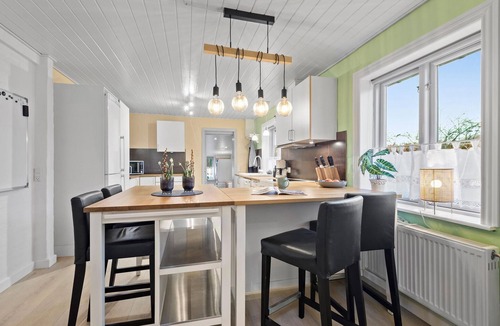 Oksbol House | Nice home in Oksbøl with kitchen