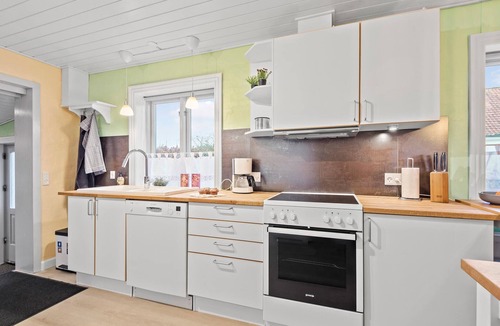 Oksbol House | Nice home in Oksbøl with kitchen