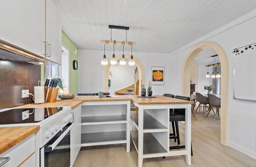 Oksbol House | Nice home in Oksbøl with kitchen