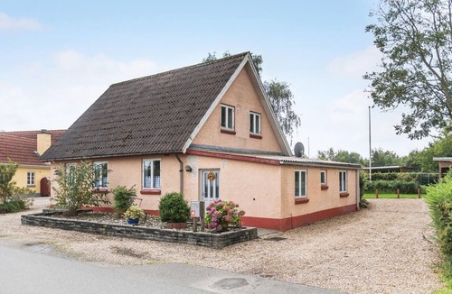 Oksbol House | Nice home in Oksbøl with kitchen