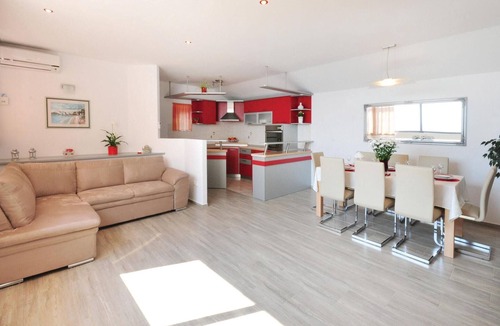 Omis House | Nice home in Omis with sauna