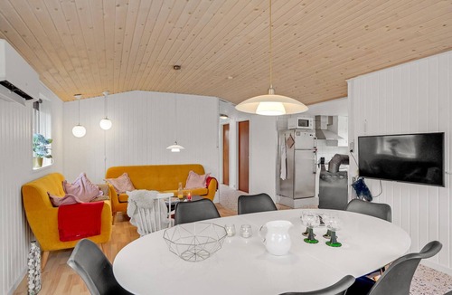 Hasmark Strand House | Nice home in Otterup with WiFi